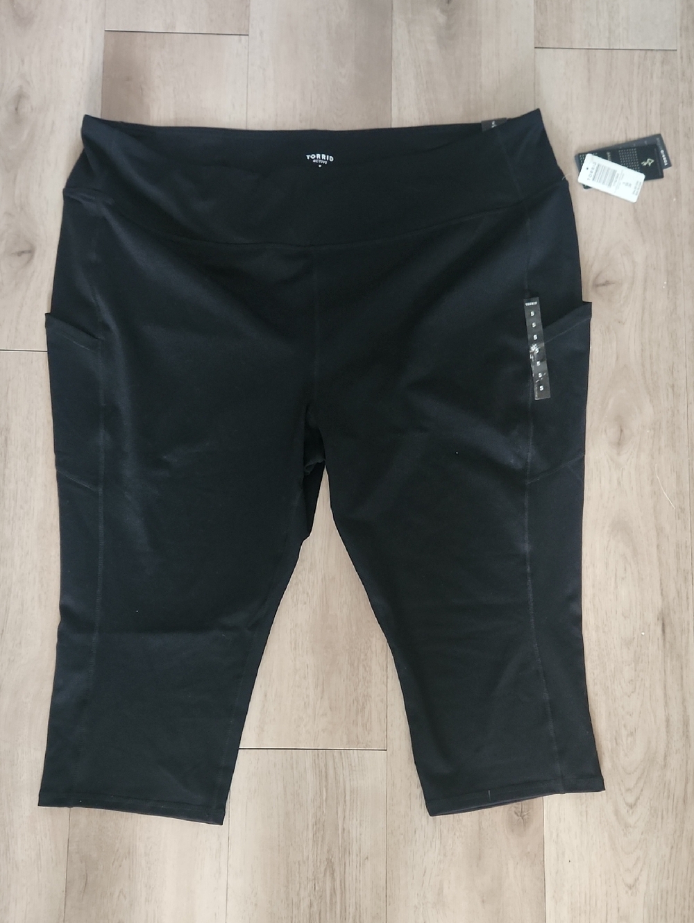 Torrid Black Active Capri Leggings With Pockets